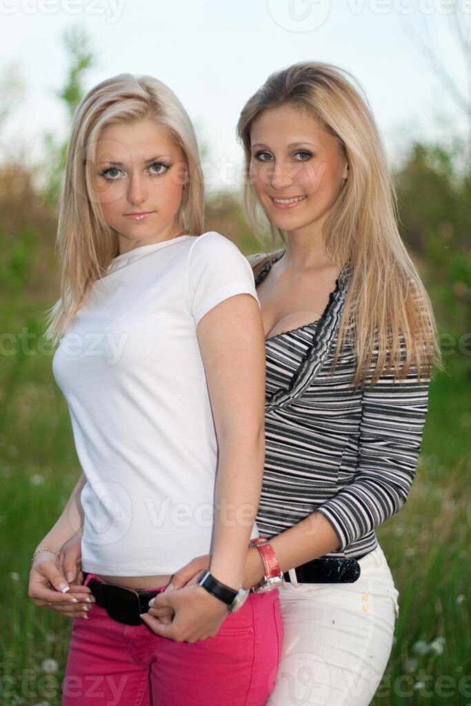 Portrait of two smiling attractive young women Pro Photo