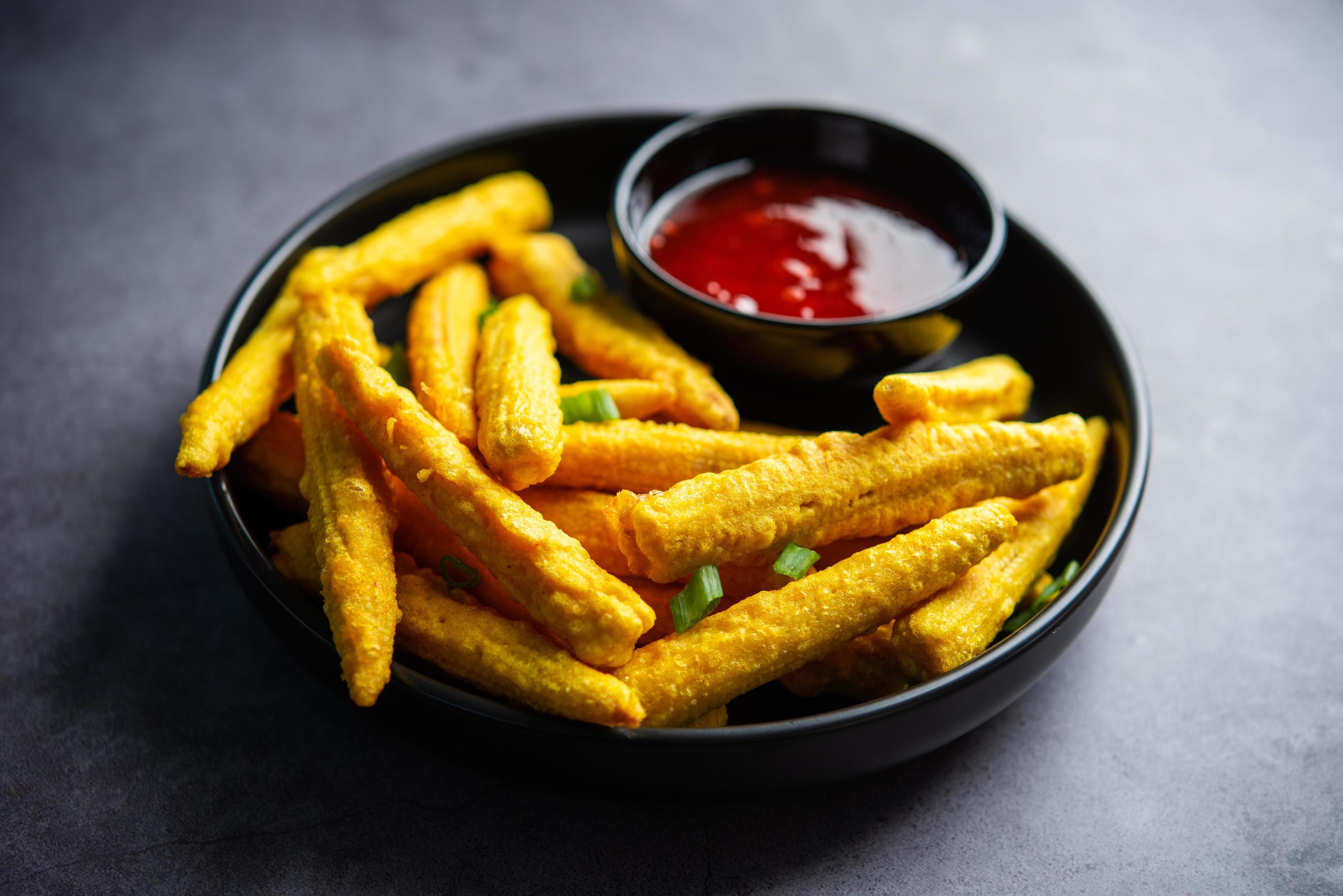 Crispy fried baby corn pakoda, pakora or Baby corn fritters served with ketchup, Indian food Stock Free