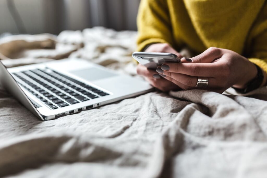 Blond using her laptop at her bedroom Stock Free