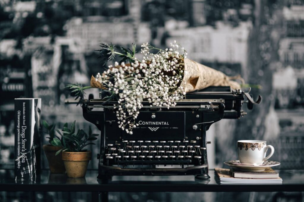 Black vintage typewriter Stock Free