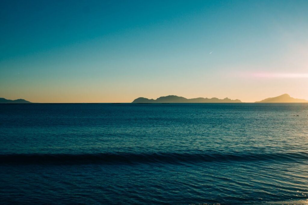 Beach Sea Wave Mountain Panorama Stock Free