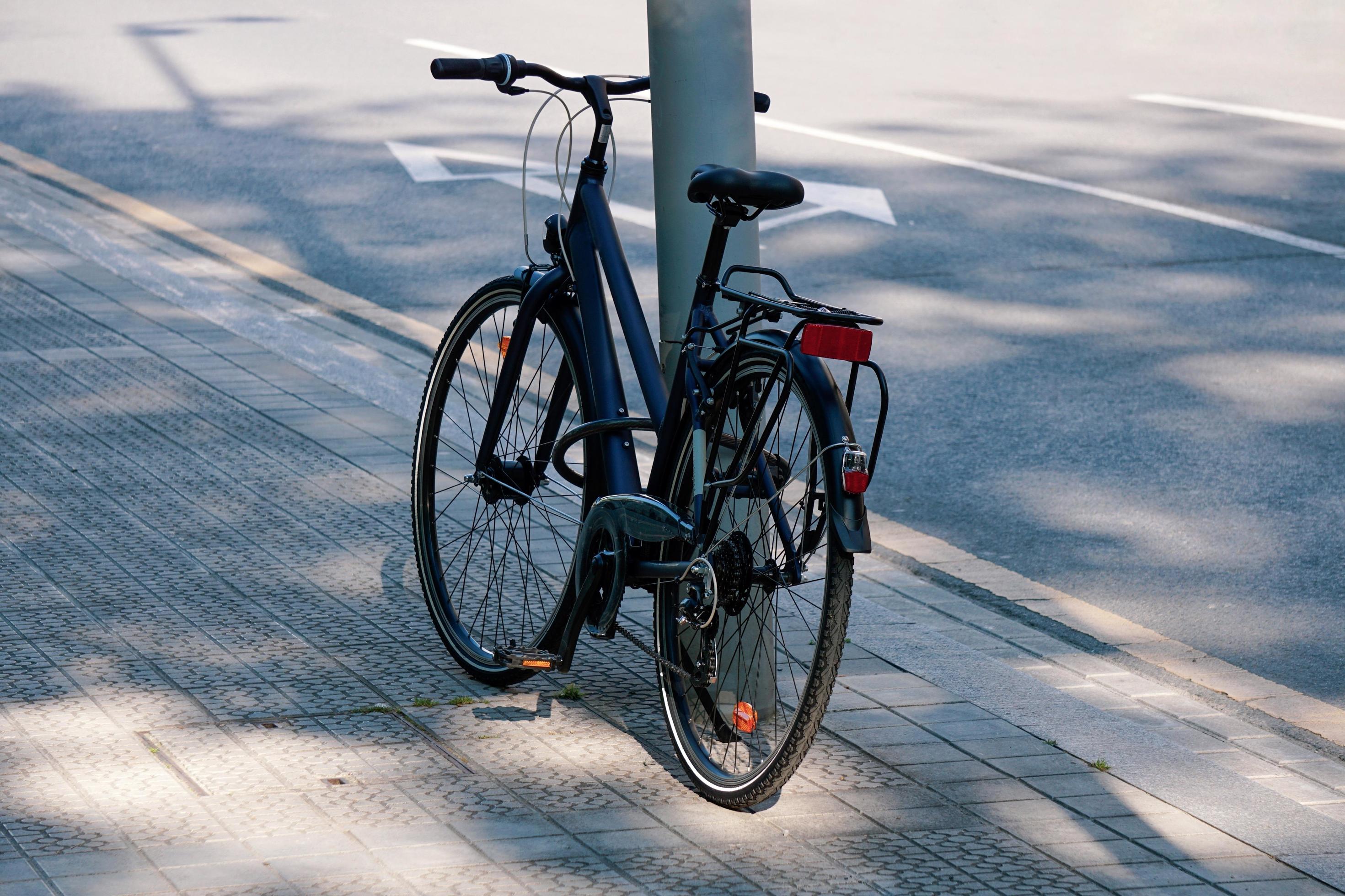 bicycle mode of transportation in the city Stock Free