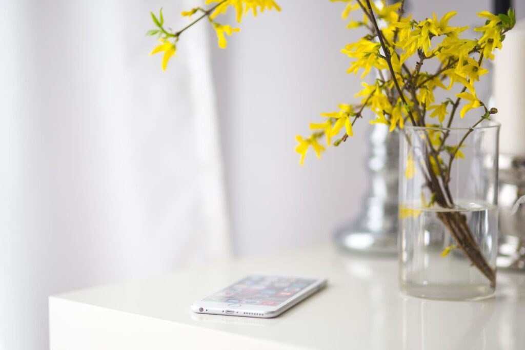 White smartphone with yellow flowers Stock Free