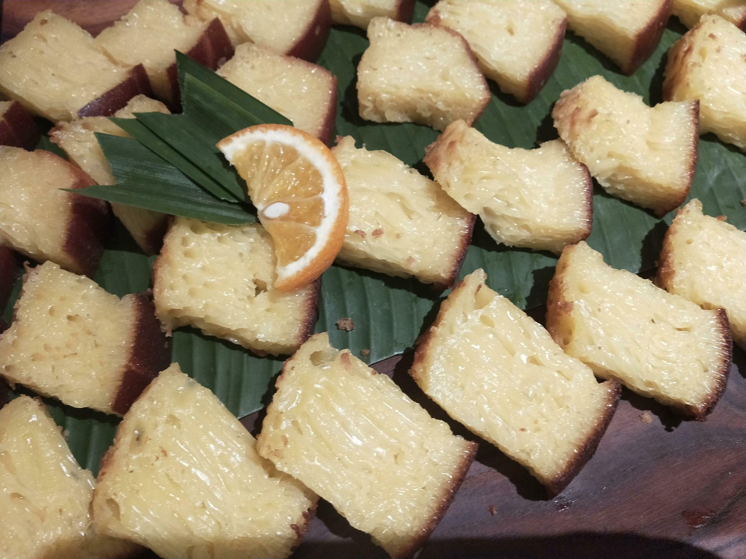 Photo Traditional Indonesian food Bika Ambon comes from the Medan Sumatera Stock Free