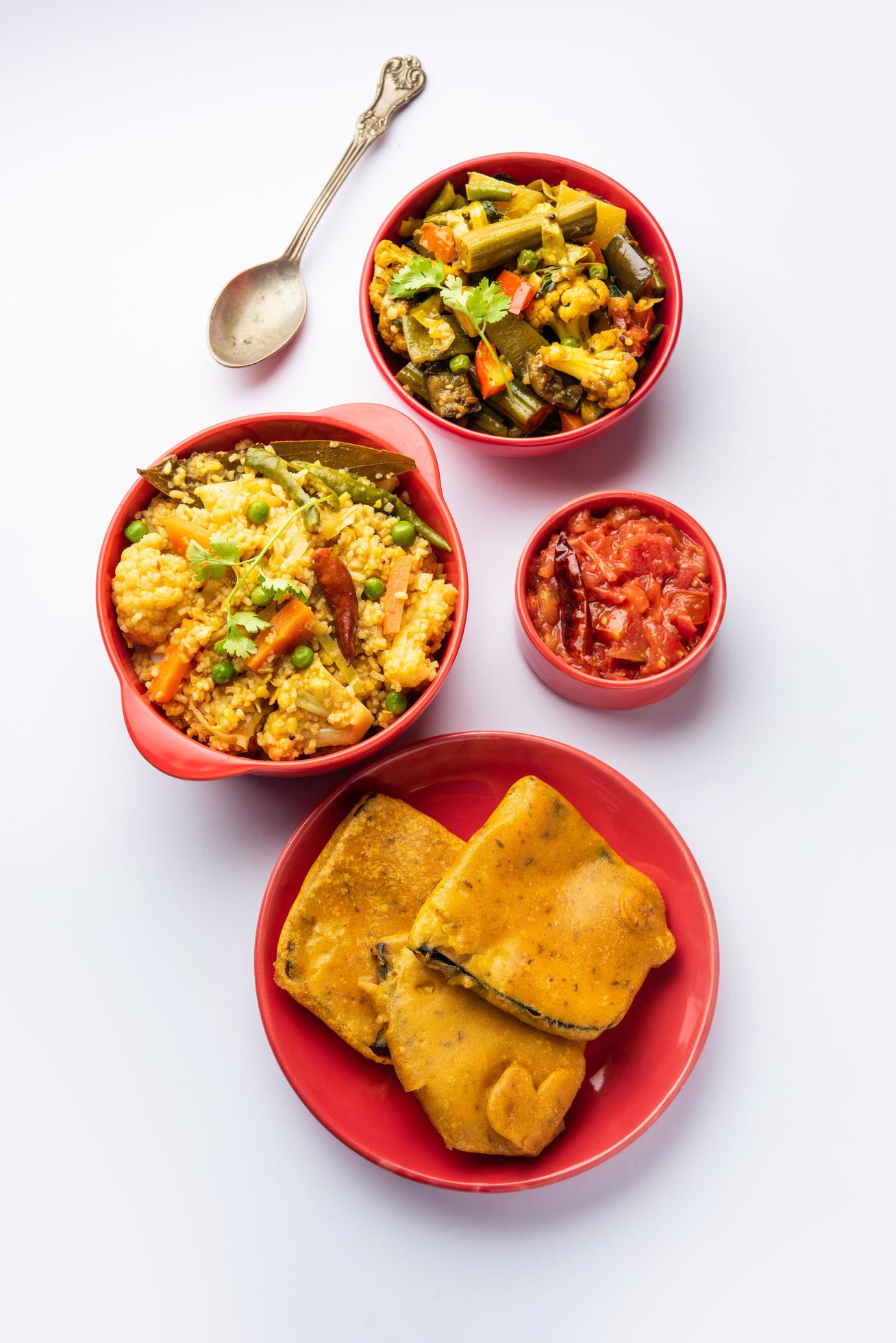 Bengali Bhog food for Indian Hindu Durga Puja or pooja festival. Khichadi, labra, tomato chutney Stock Free