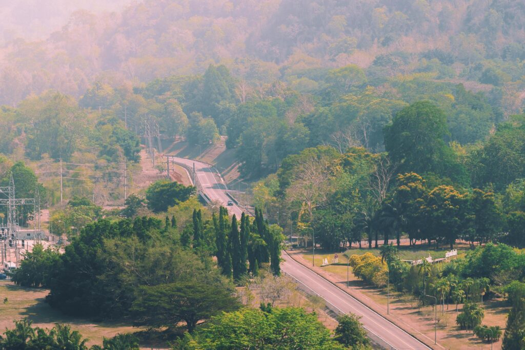 The scene of the road at the dam, with the mountains in the background and a light pole. Stock Free