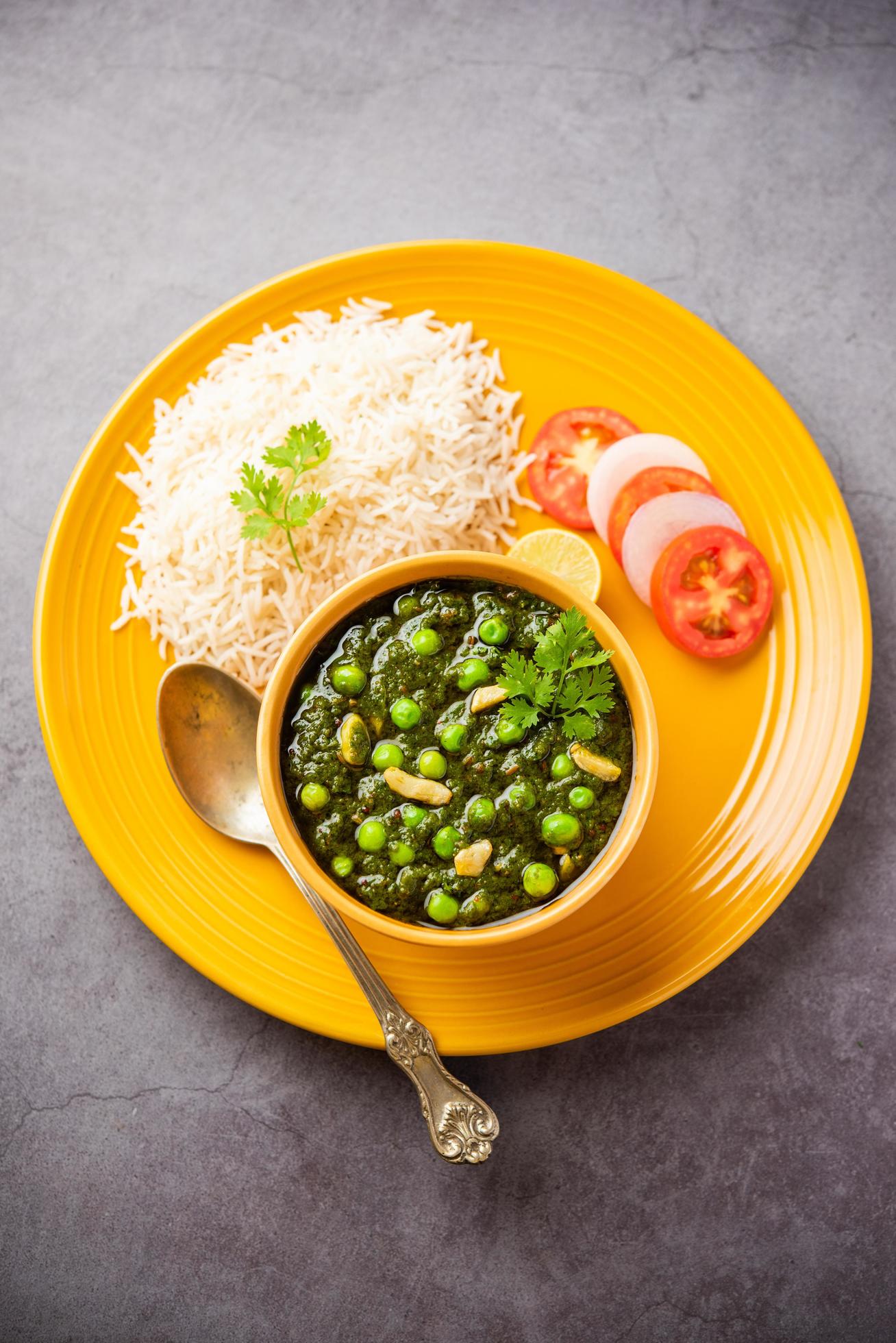 palak matar curry also known as spinach geen peas masala sabzi or sabji, indian food Stock Free