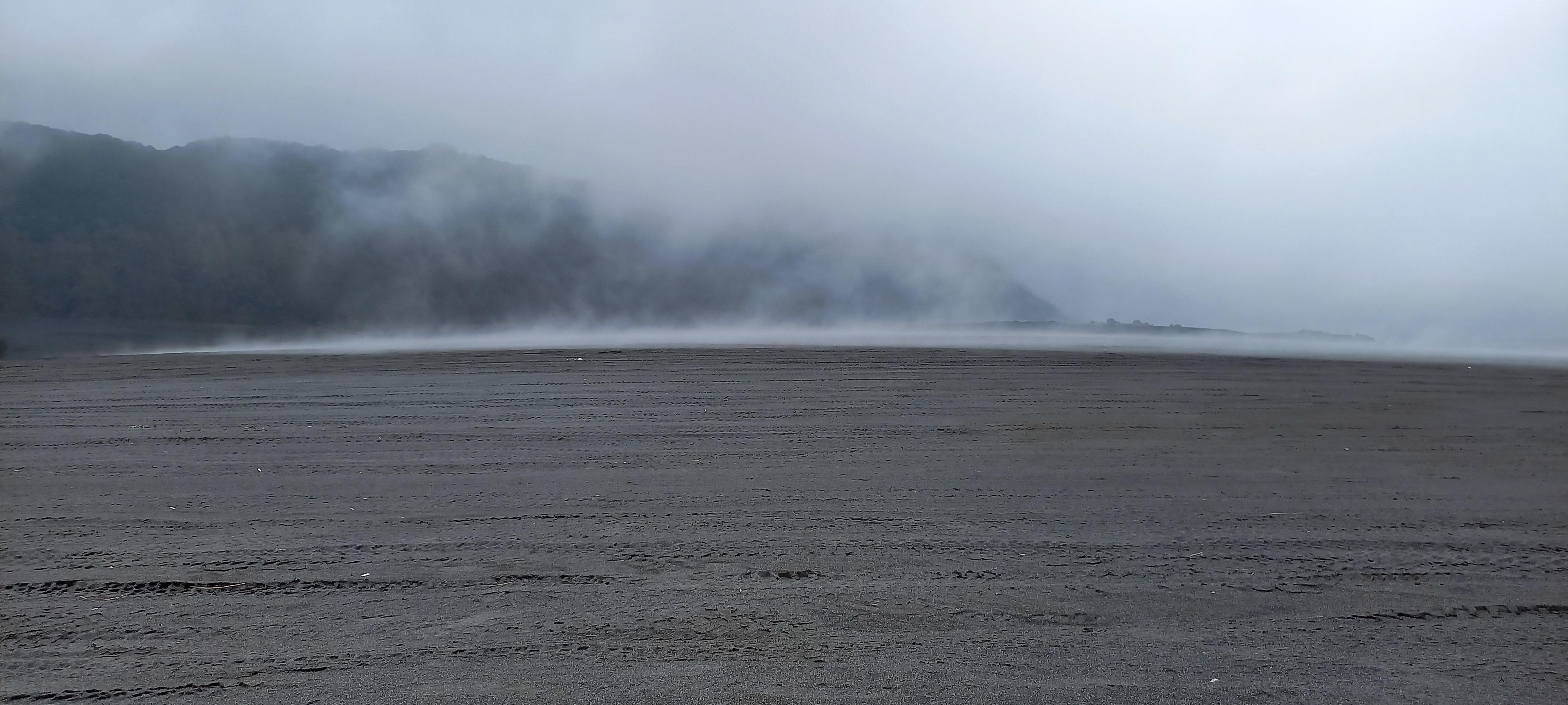 See the natural beauty of Mount Bromo, Indonesia Stock Free