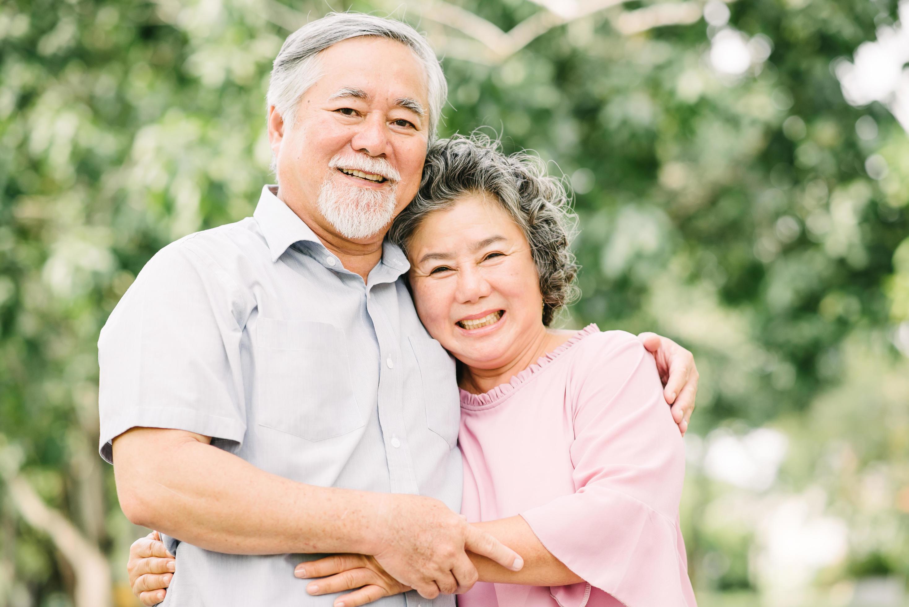 Senior couple embracing in outdoor park Stock Free