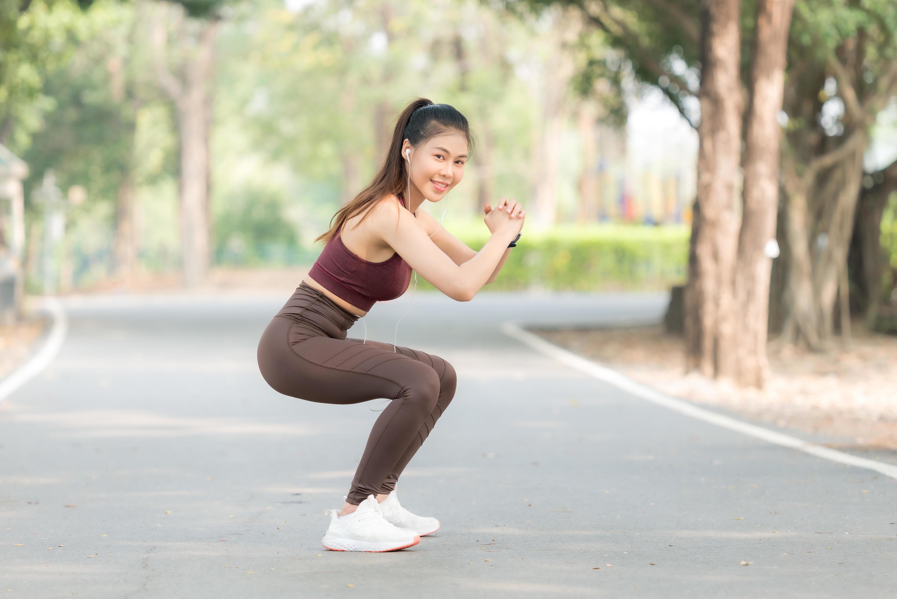 Beautiful Asian women exercise in the park every morning, It is a lifestyle for relaxation and good health of the body Stock Free