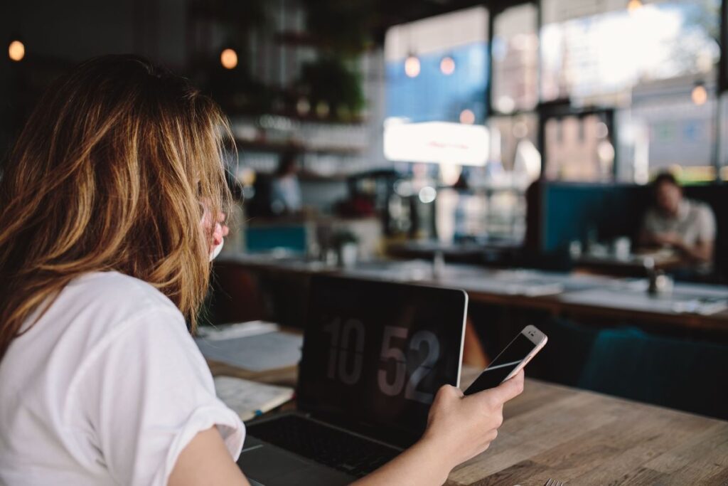 Young woman working in a cafe Stock Free