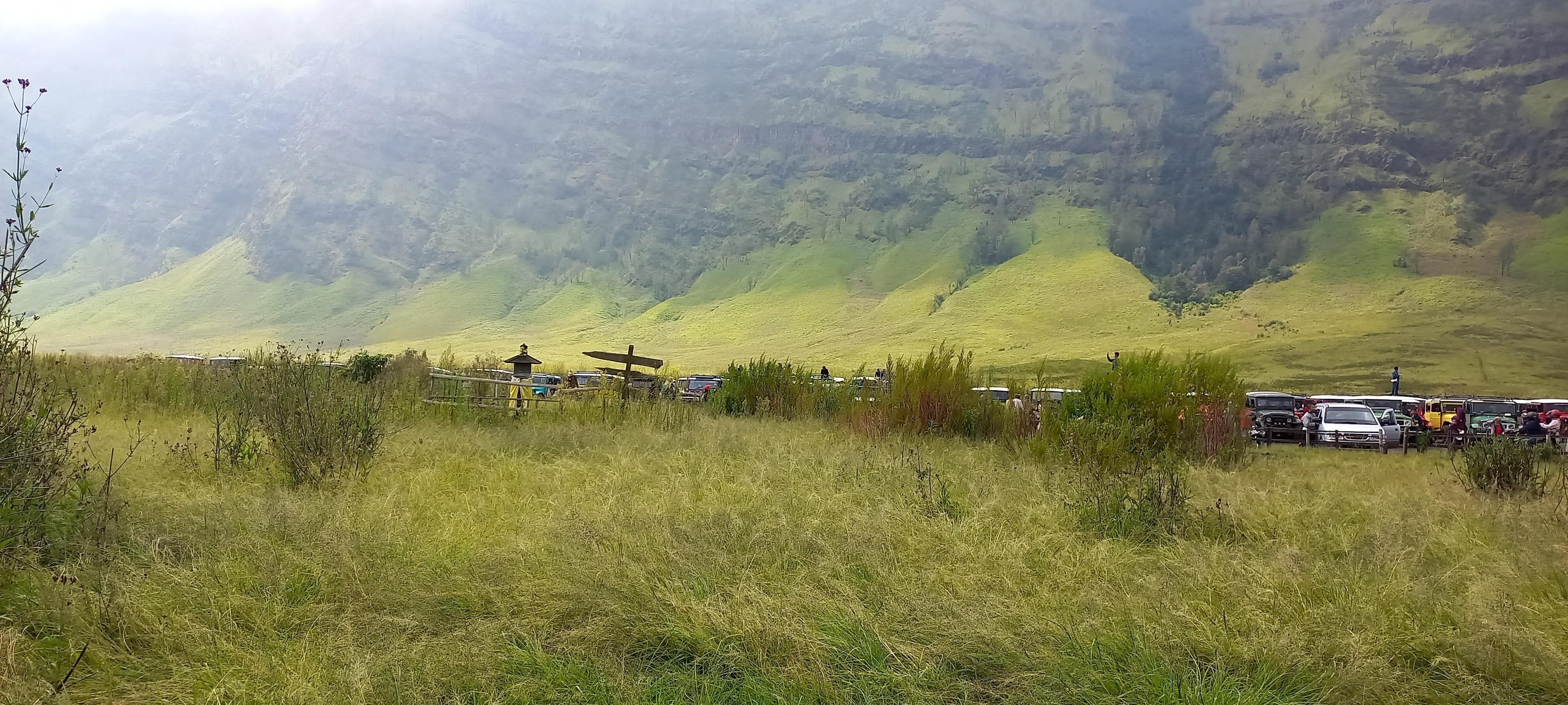 See the natural beauty of Mount Bromo, Indonesia Stock Free