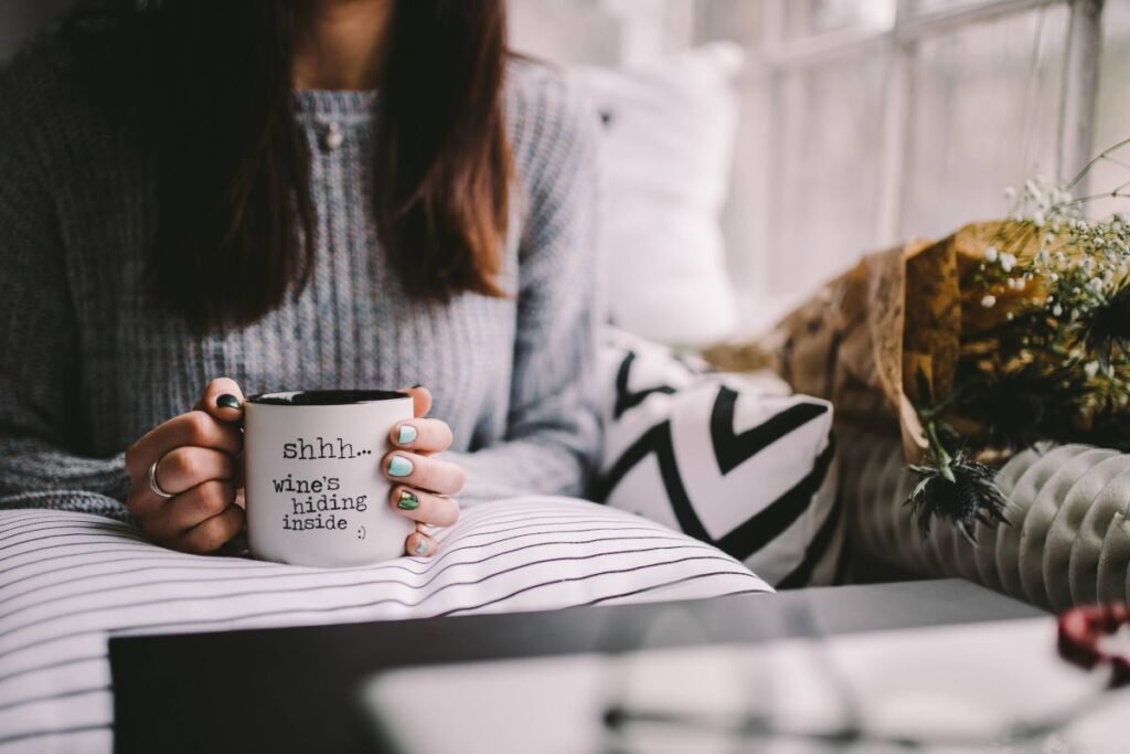 Girl drinking wine in her mug Stock Free