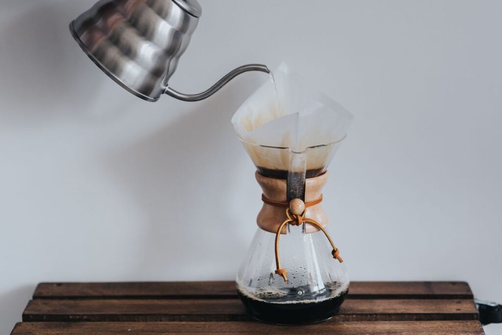 
									Pouring hot water in Chemex Stock Free