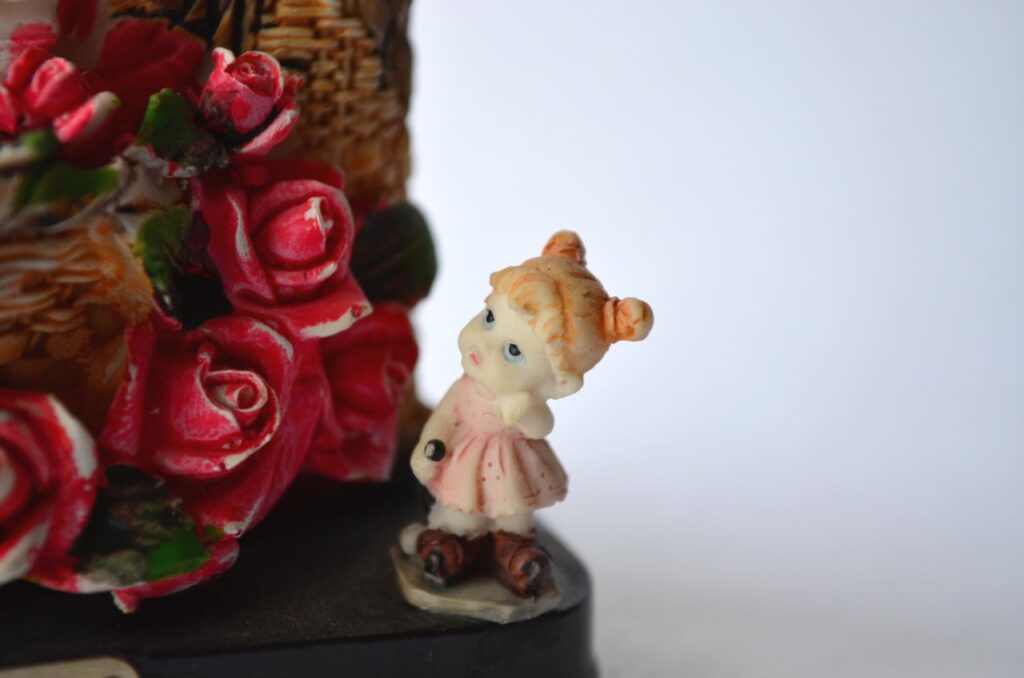 Little Girl Statue Roses Stock Free