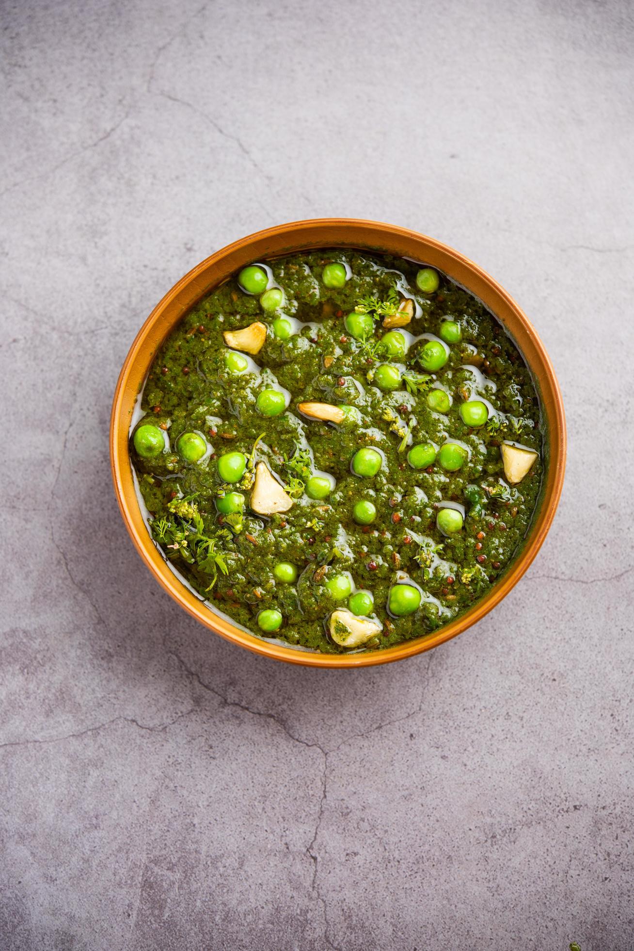 palak matar curry also known as spinach geen peas masala sabzi or sabji, indian food Stock Free