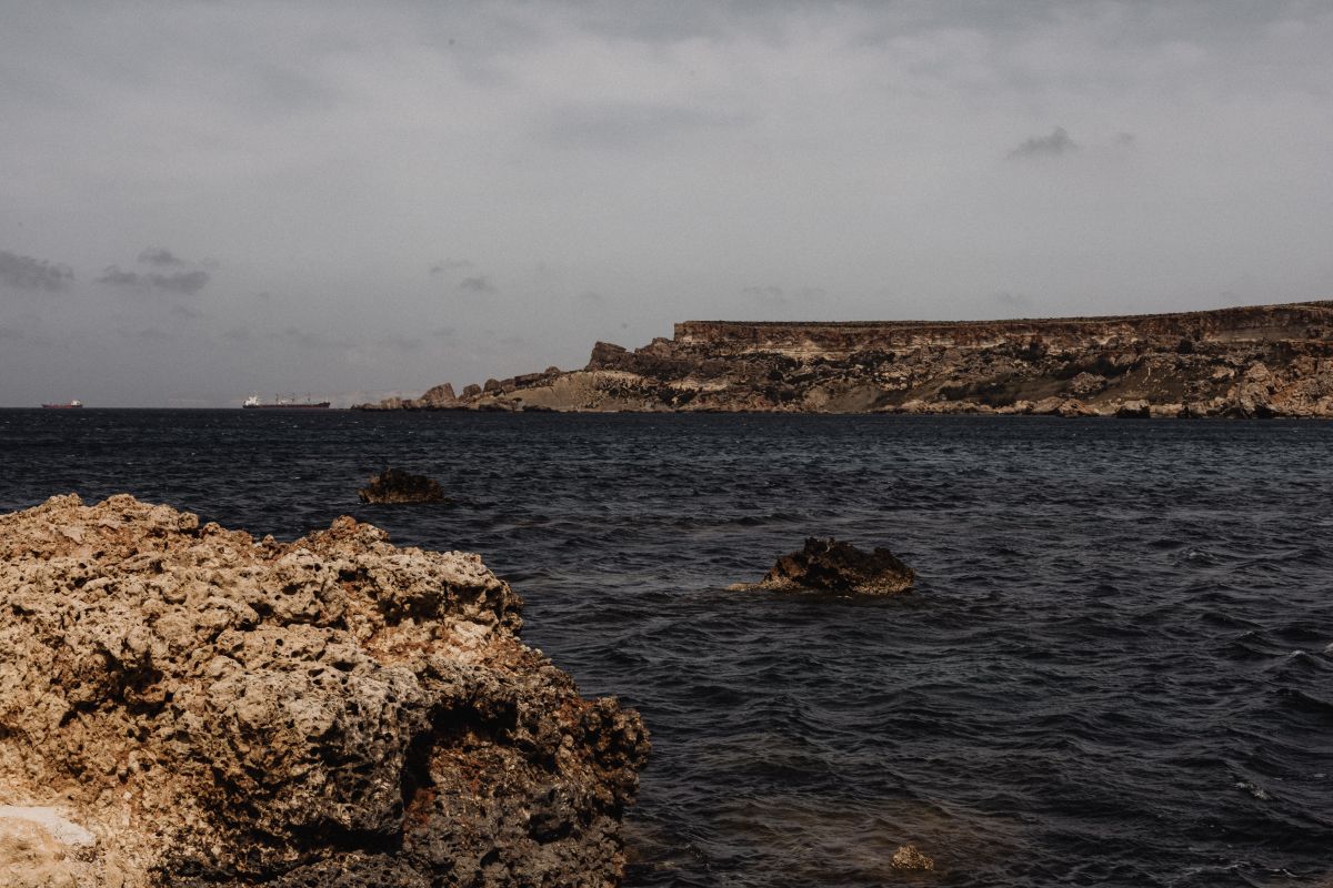 Malta’s Seaside Backgrounds – A Collection of Captivating Seascapes – Rocky Cliffs and Coastal Flora Stock Free