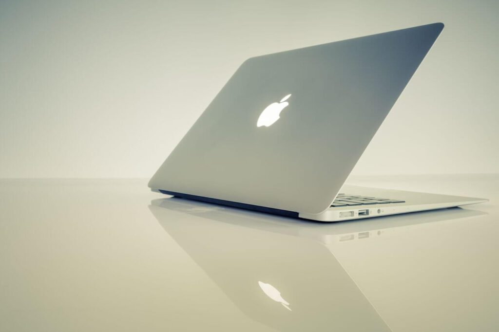 MacBook Minimal Reflection Stock Free