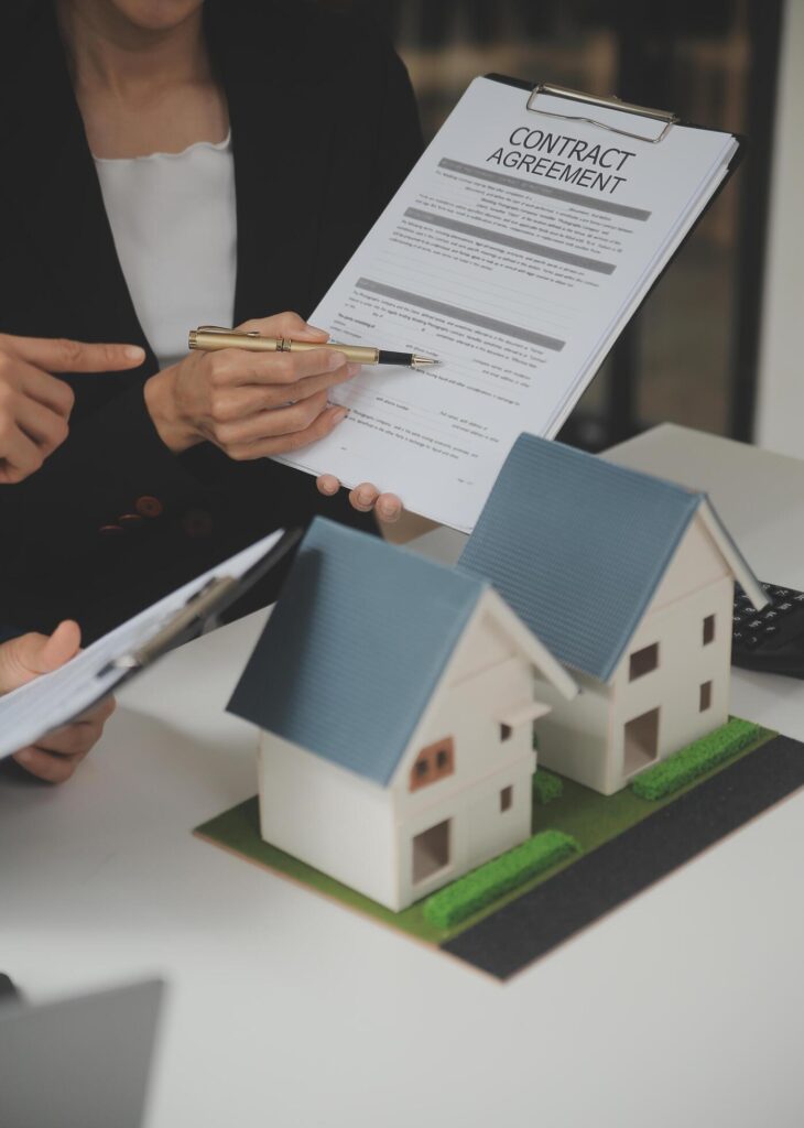 Business Signing a Contract Buy – sell house, insurance agent analyzing about home investment loan Real Estate concept. Stock Free