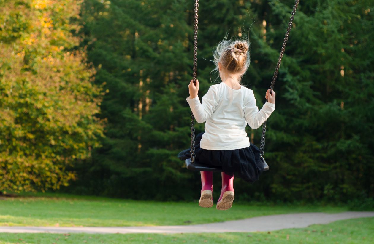 Girl on a swing Stock Free