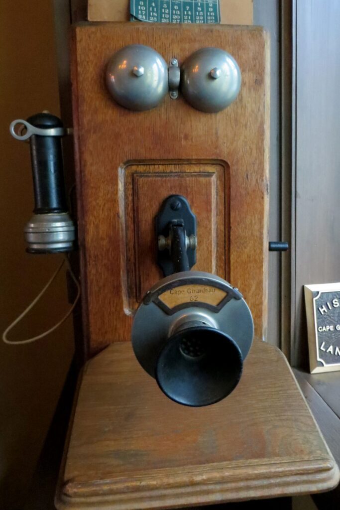 Old telephone 2 Stock Free