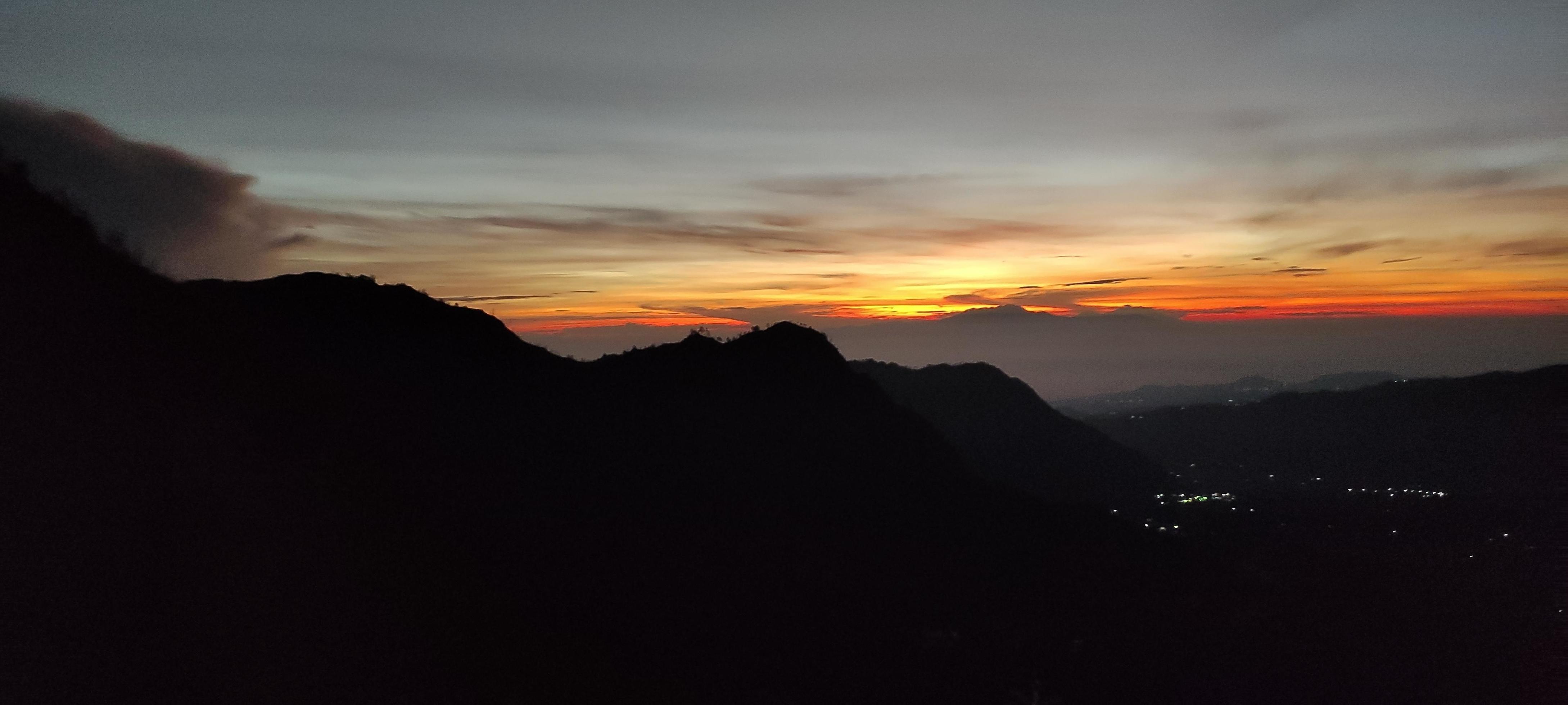 See the natural beauty of Mount Bromo, Indonesia Stock Free