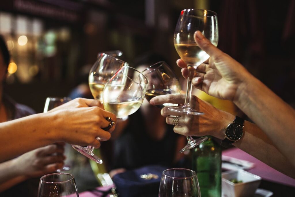 
									Friends at a restaurant drinking wine Stock Free