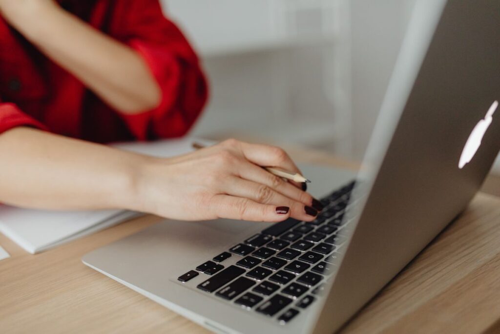 A woman works at a desk in her home Stock Free