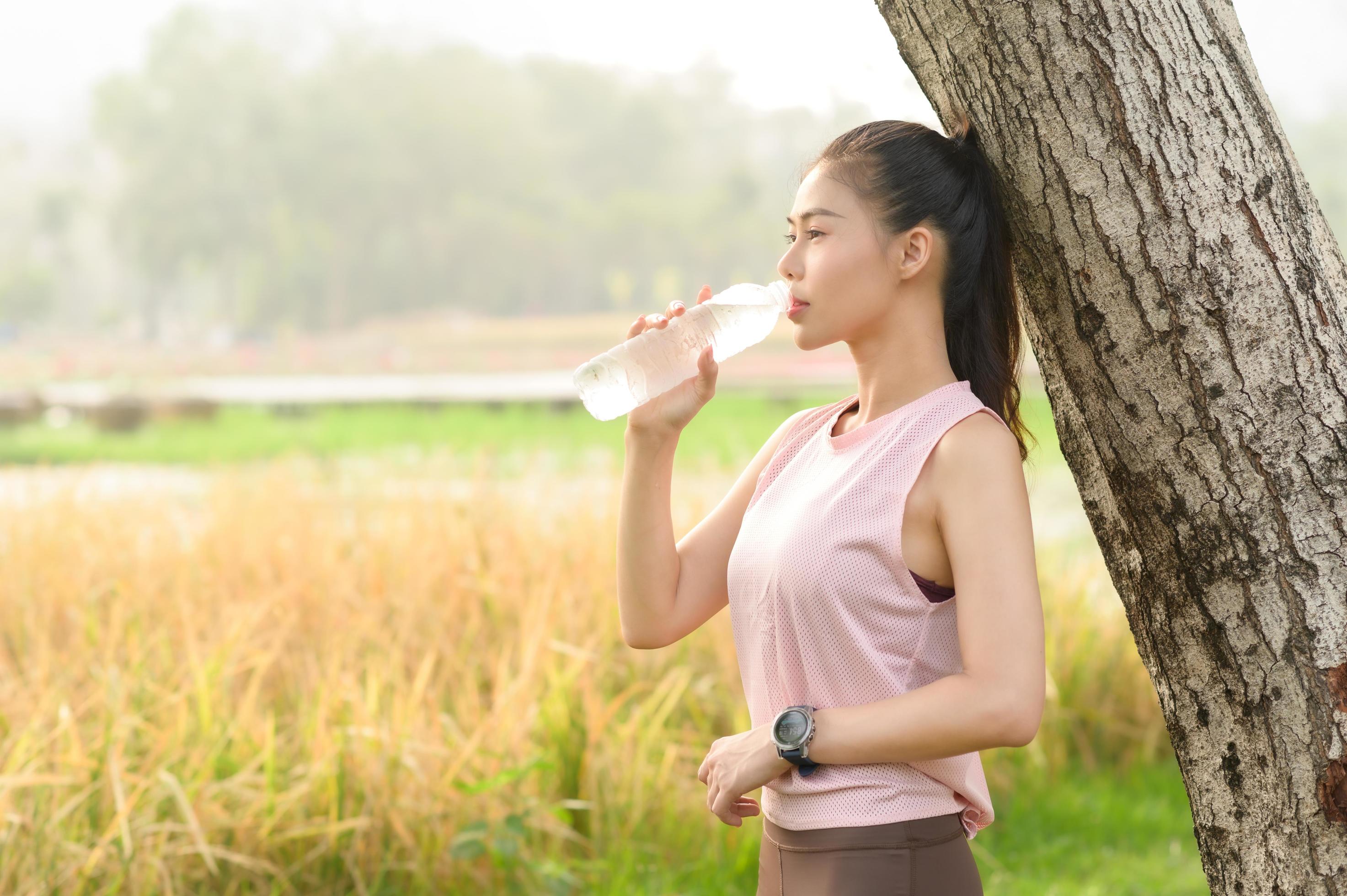 Beautiful Asian women exercise in the park every morning, It is a lifestyle for relaxation and good health of the body Stock Free