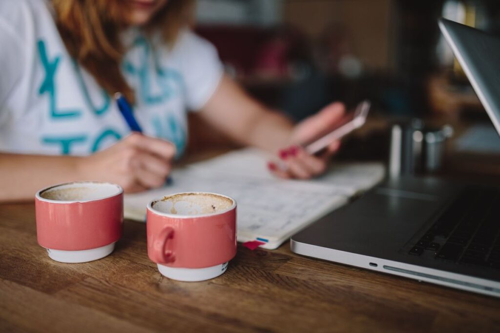 Young woman working in a cafe Stock Free