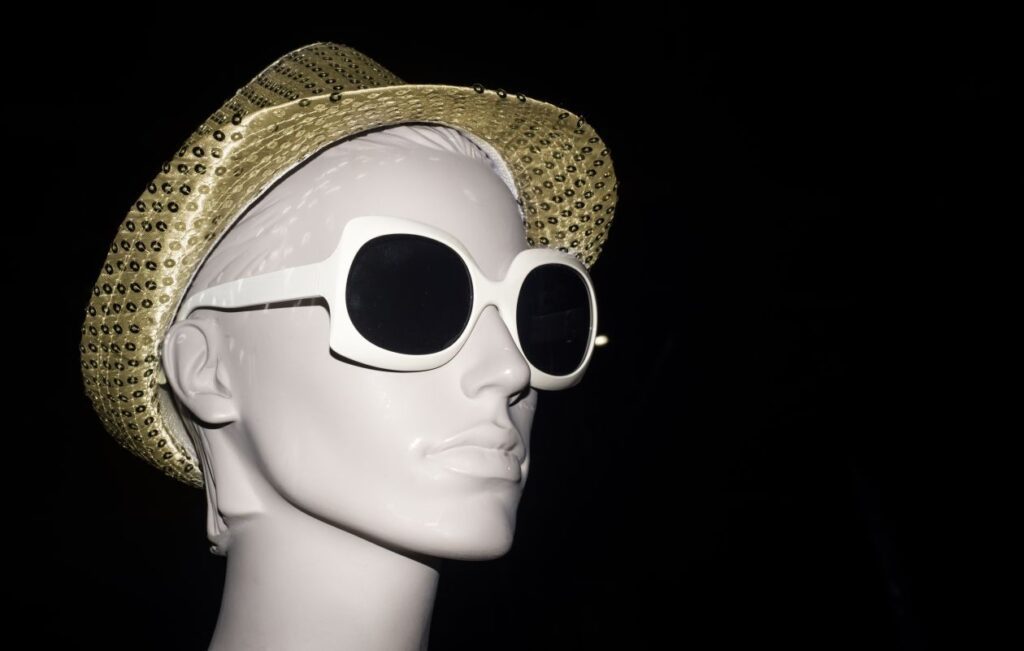 Mannequin with sunglasses Stock Free