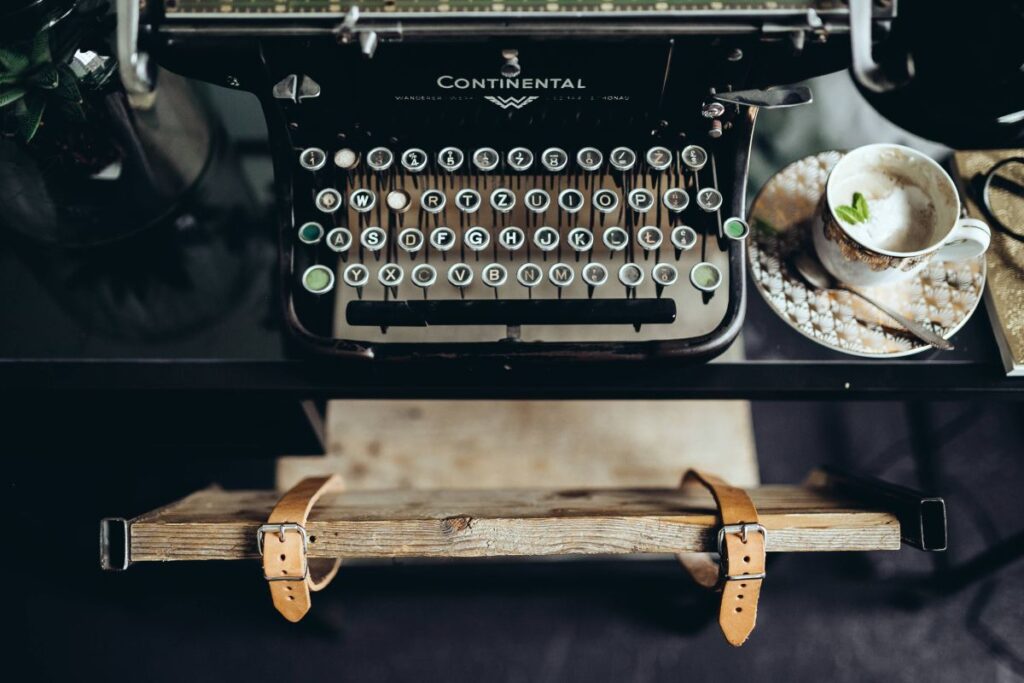 Black vintage typewriter Stock Free