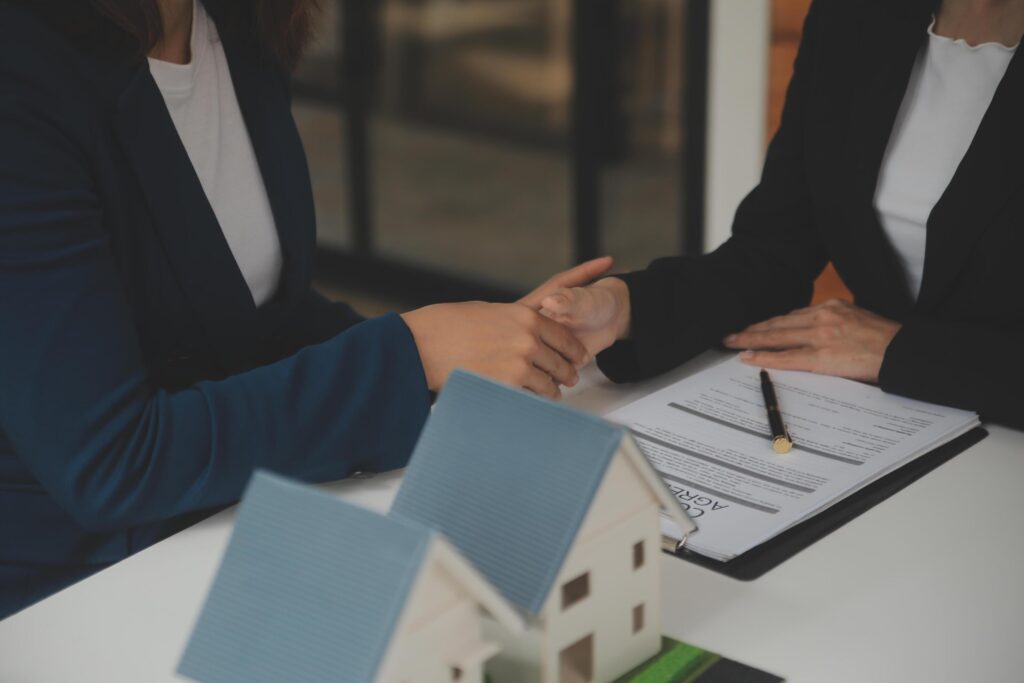 Business Signing a Contract Buy – sell house, insurance agent analyzing about home investment loan Real Estate concept. Stock Free