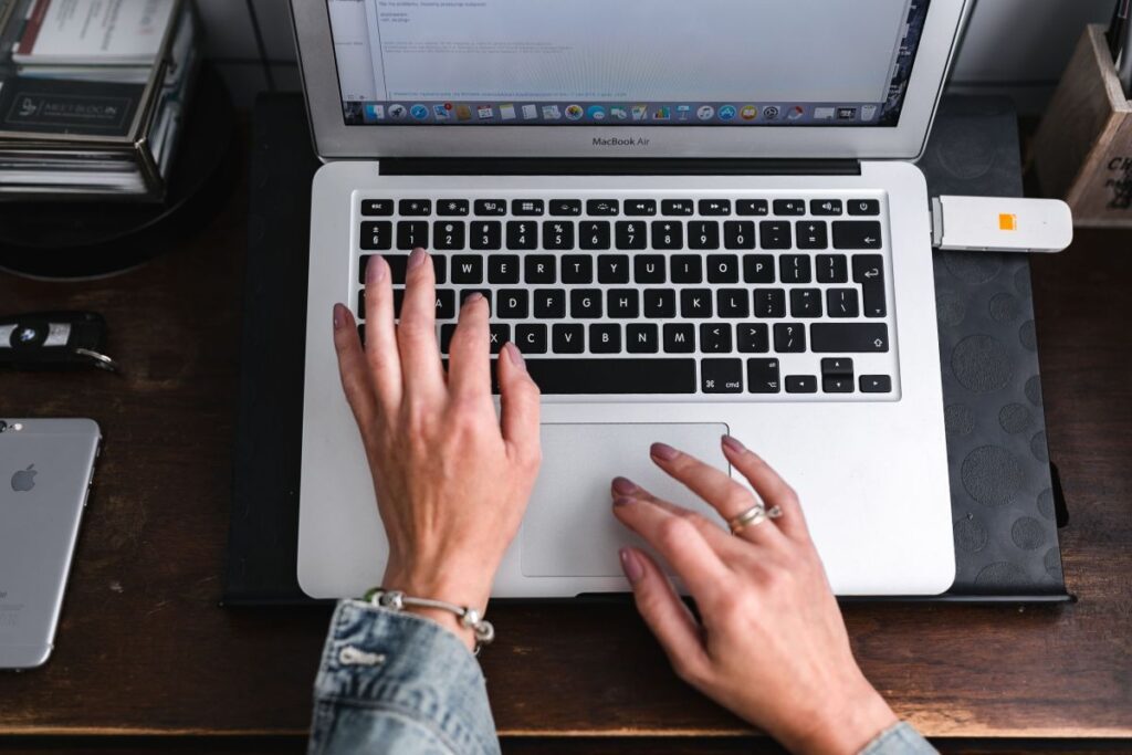 Woman working on the laptop Stock Free