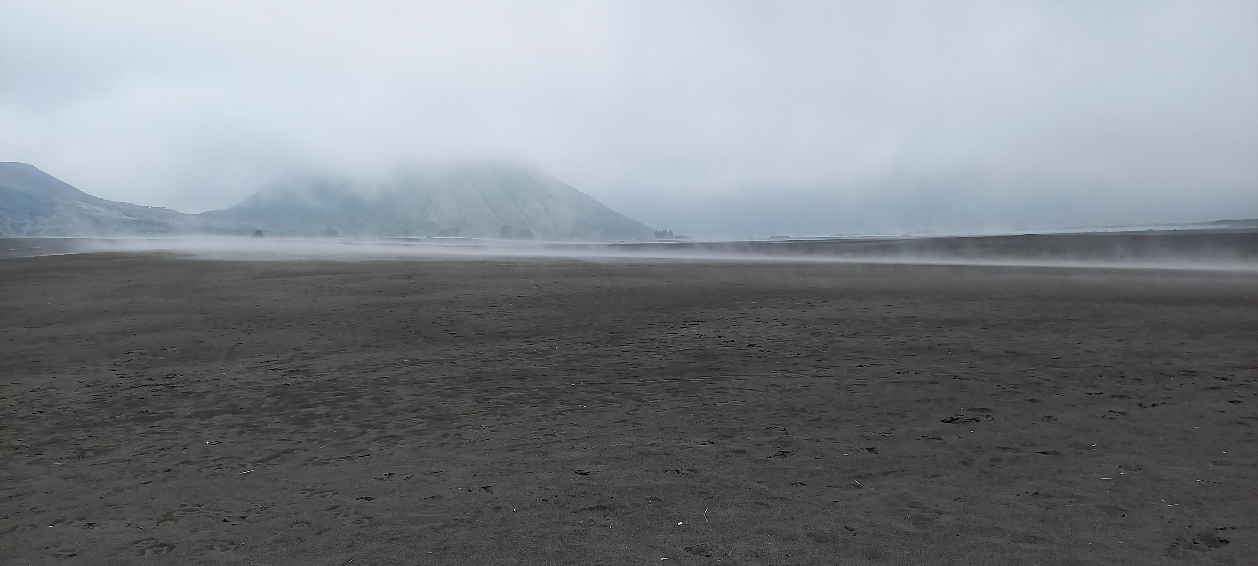 See the natural beauty of Mount Bromo, Indonesia Stock Free