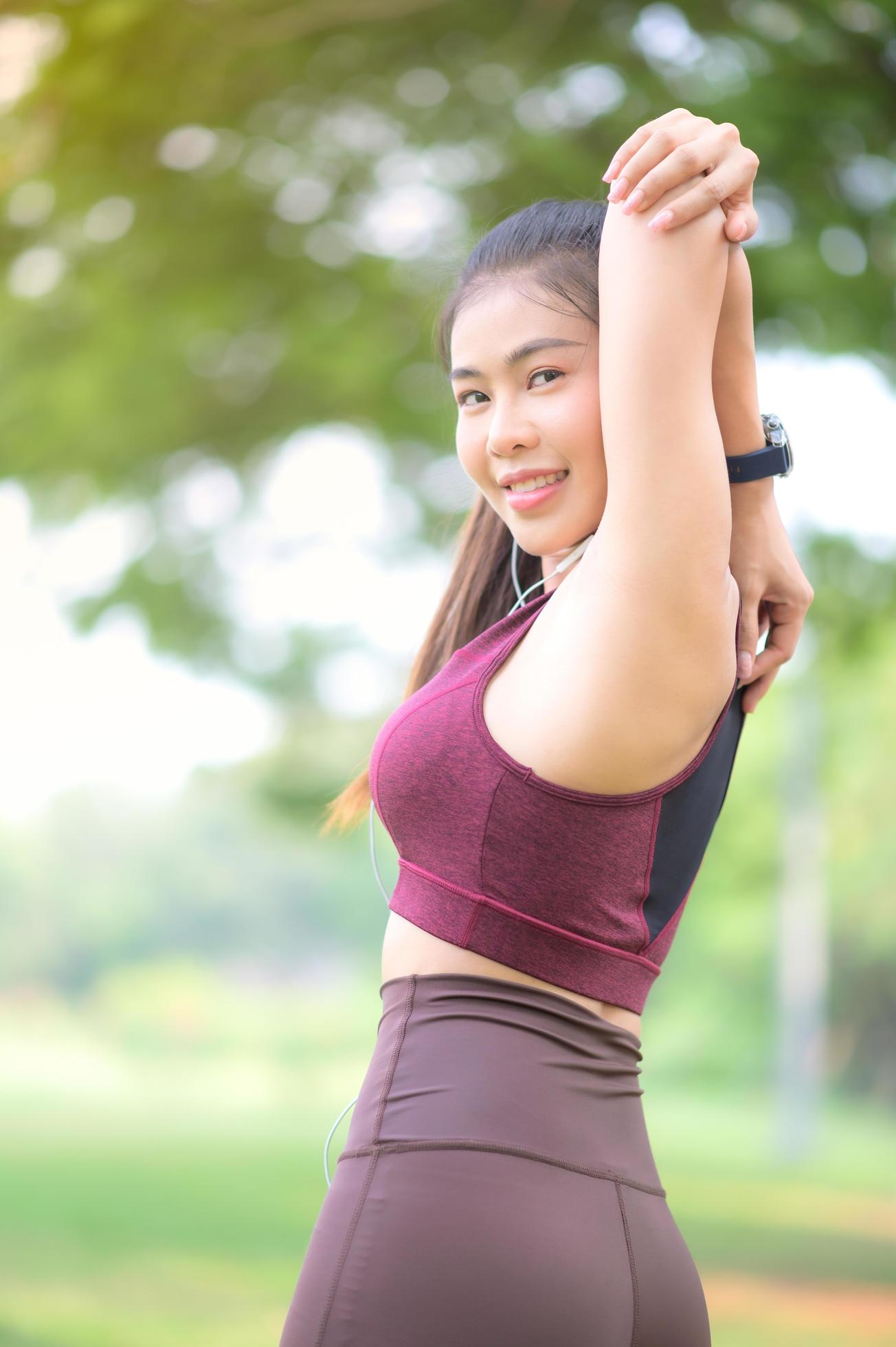 Beautiful Asian women exercise in the park every morning, It is a lifestyle for relaxation and good health of the body Stock Free