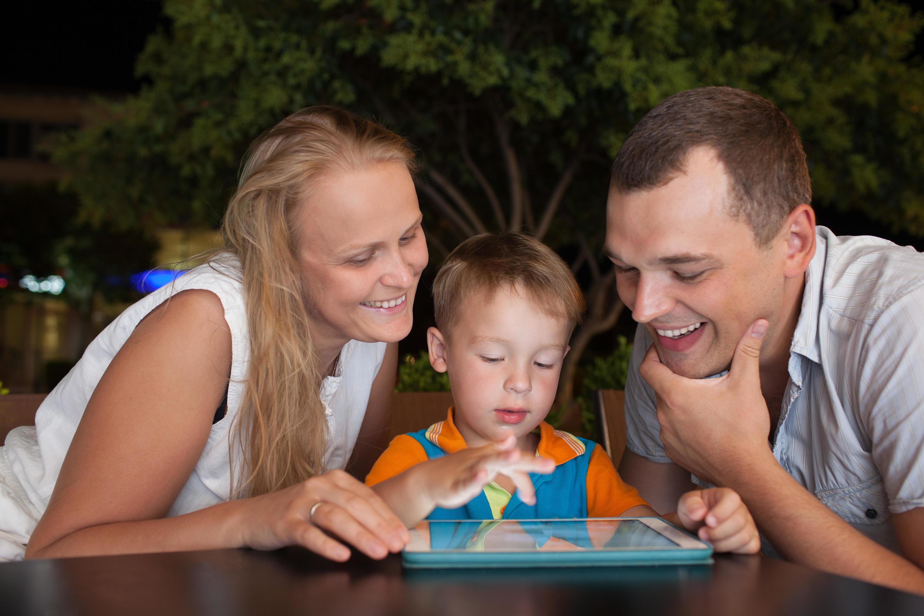 Family with a tablet outside Stock Free