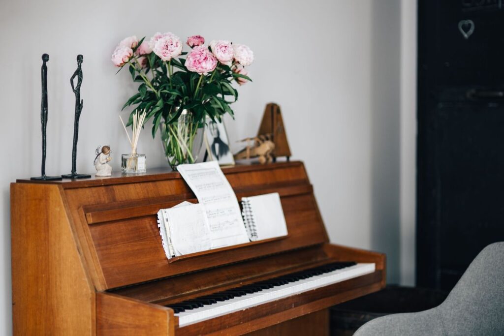 Old piano with sheet music Stock Free