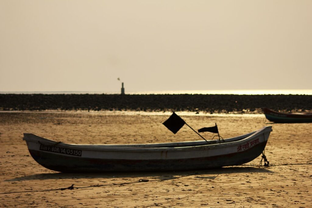 Boat On Beach Low Tide Stock Free