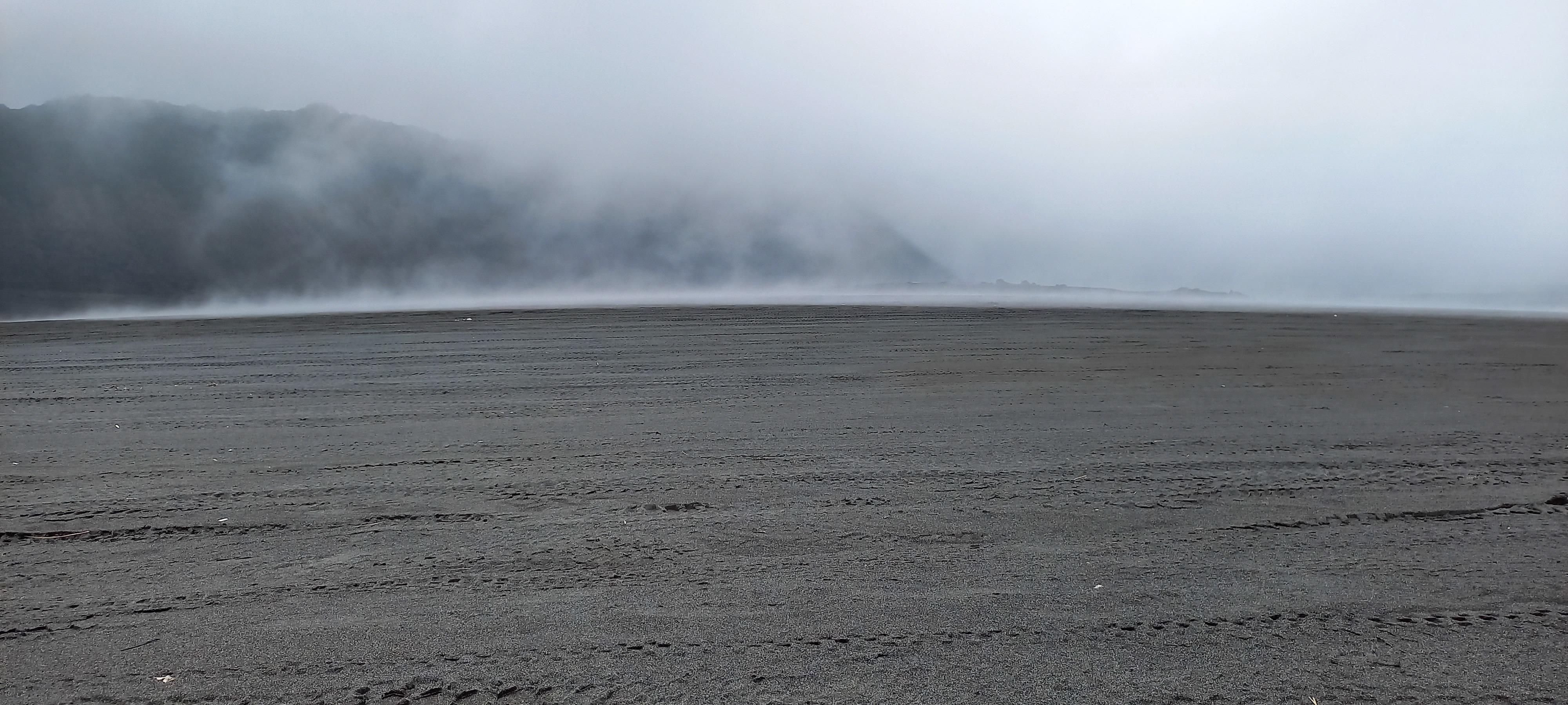 See the natural beauty of Mount Bromo, Indonesia Stock Free