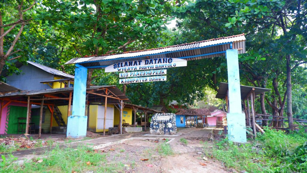 Gate Welcome to tourist attractions In Sayang heulang pameungpeuk garut, Gapura selamat datang Stock Free