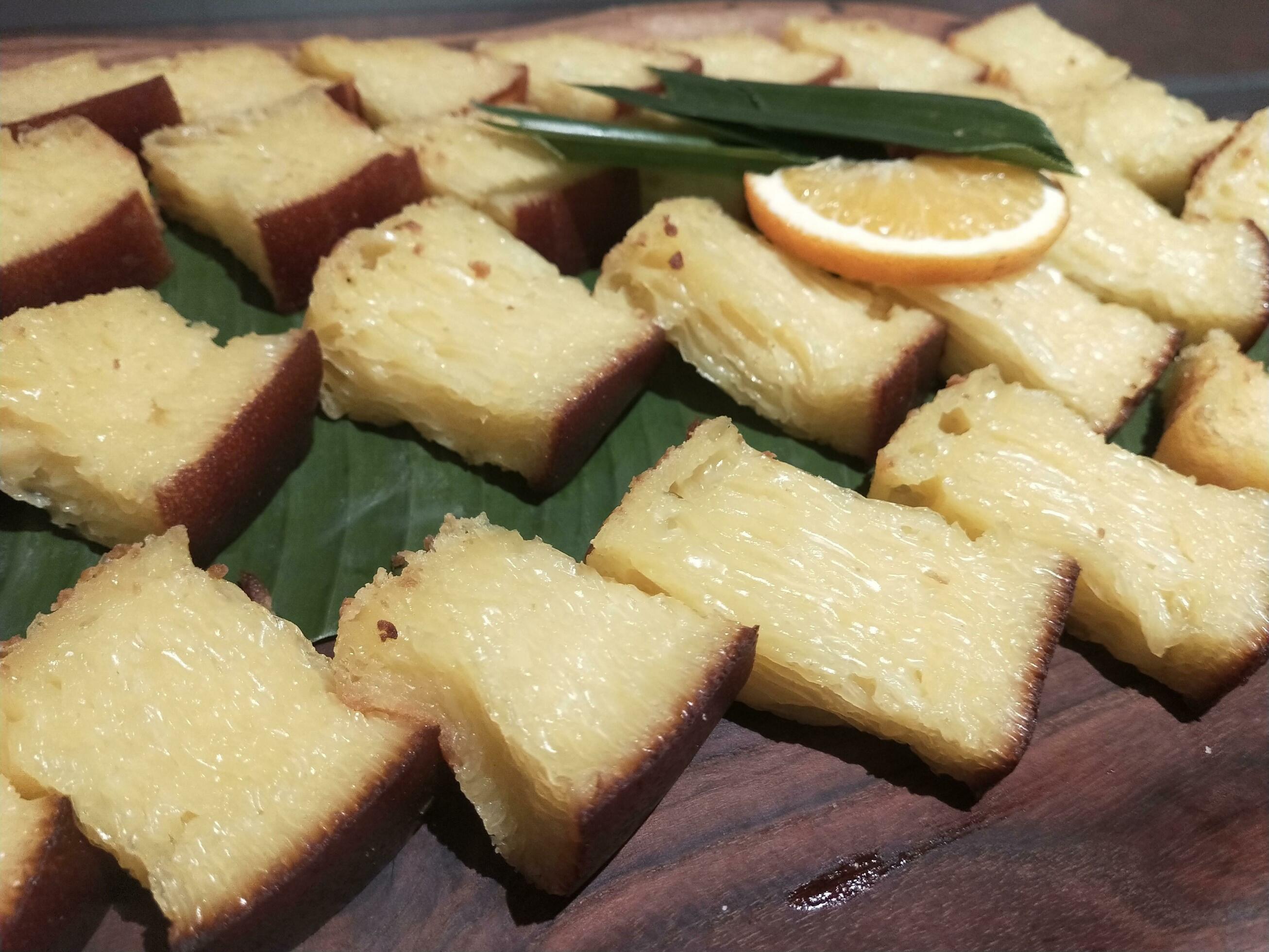 Photo Traditional Indonesian food Bika Ambon comes from the Medan Sumatera Stock Free