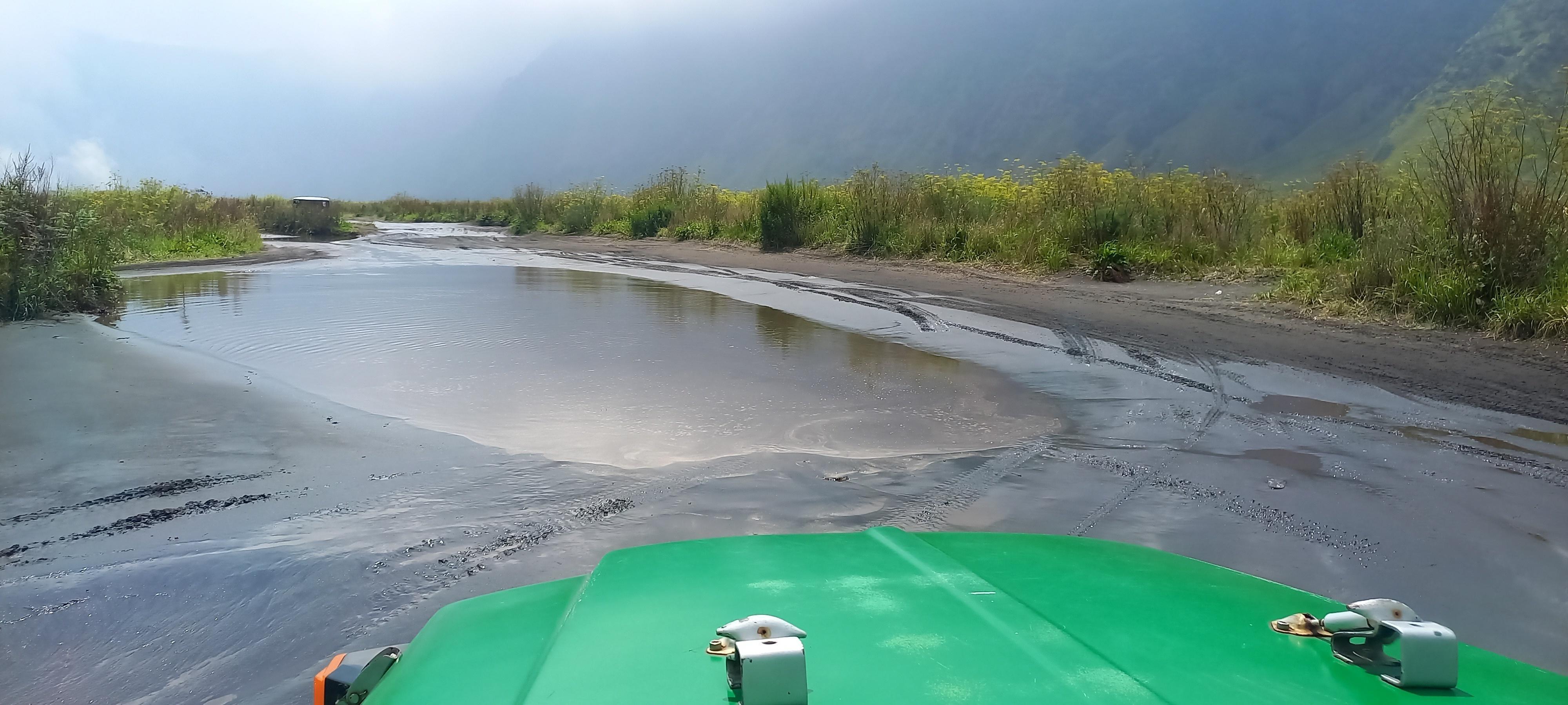 See the natural beauty of Mount Bromo, Indonesia Stock Free