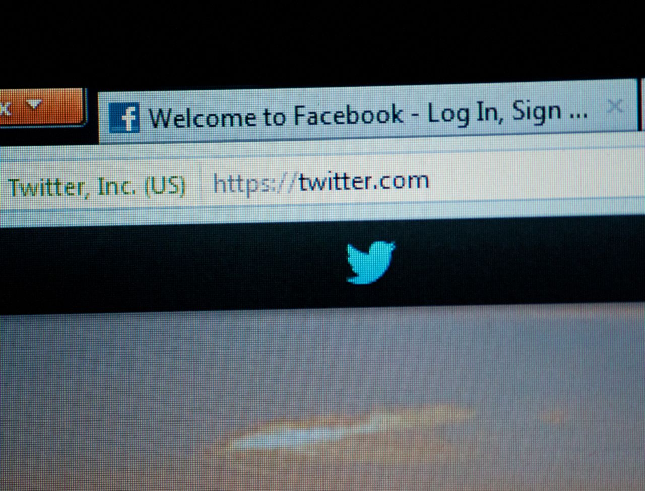 Computer Twitter Login Stock Free