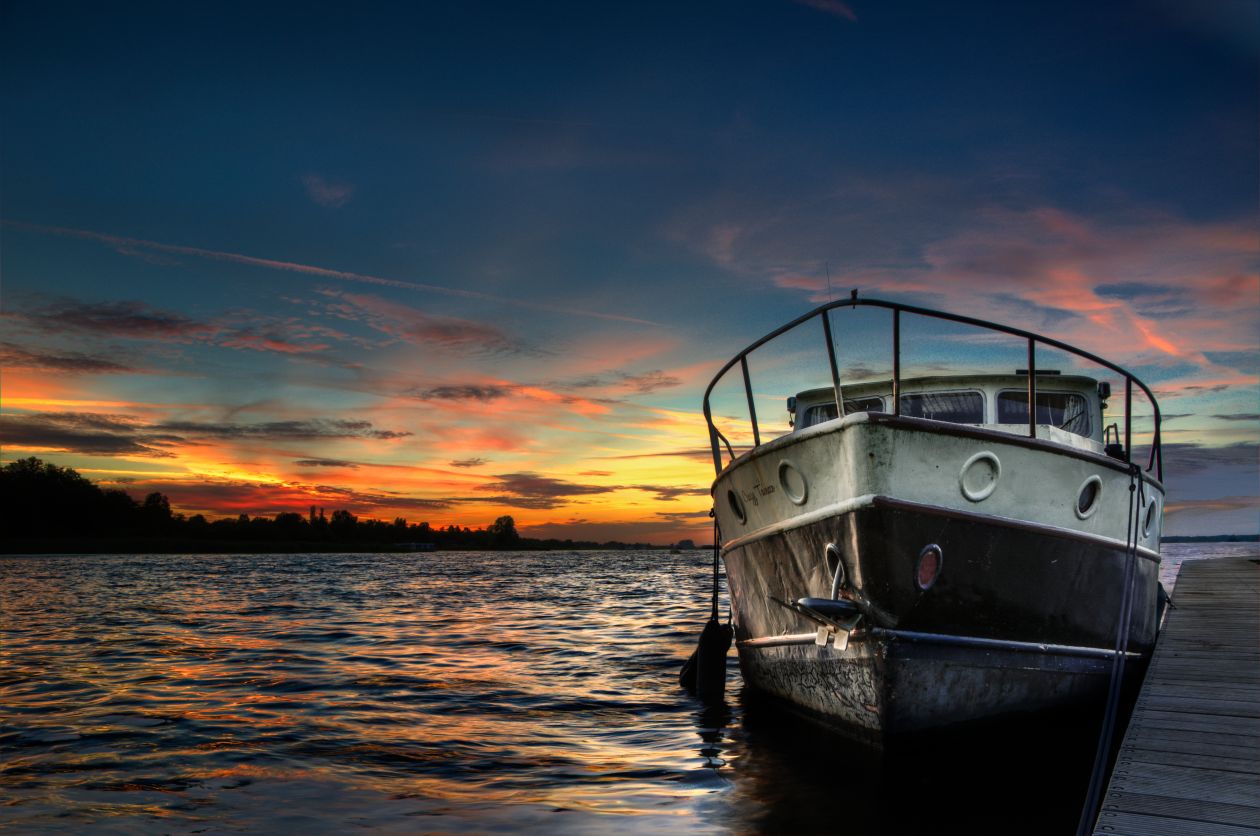 Boat at sunset Stock Free