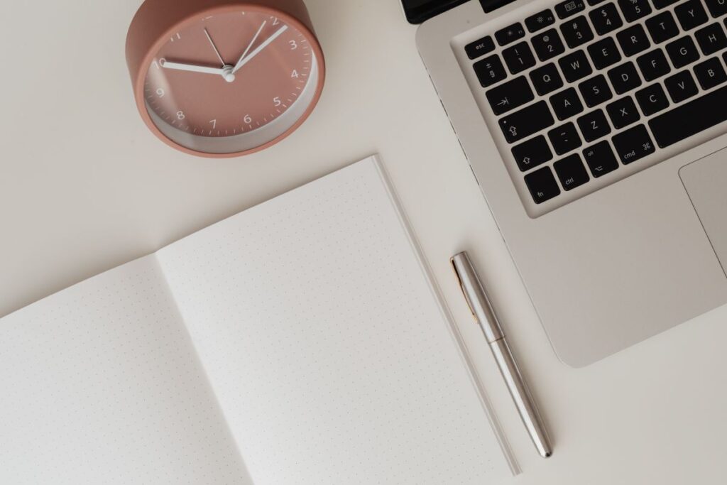 Detail of desk with laptop – supplies – notepad Stock Free