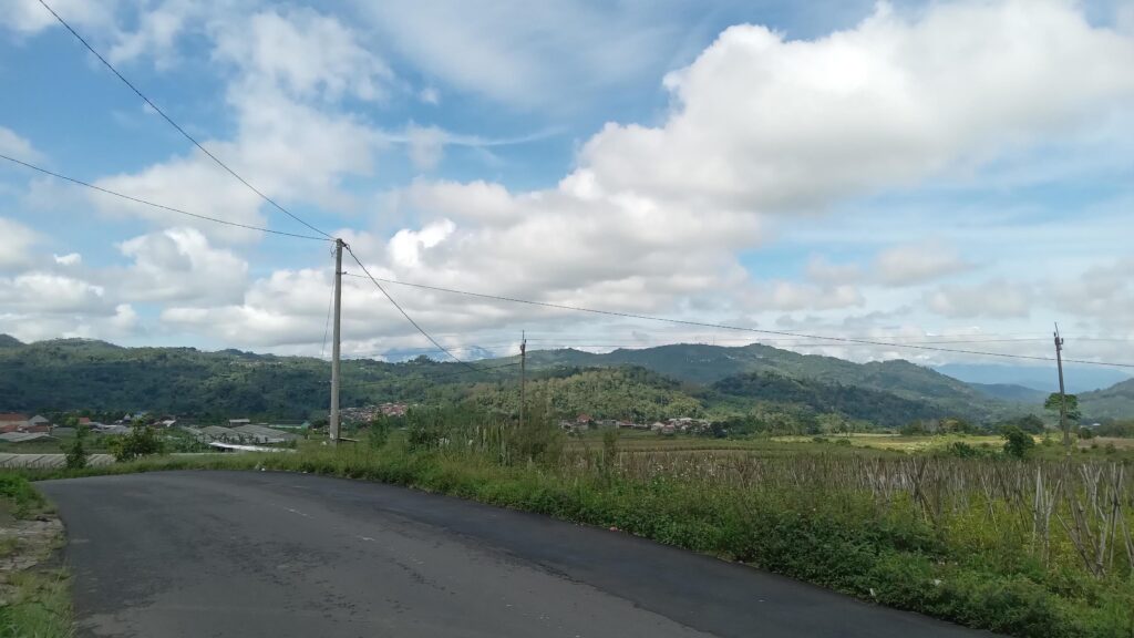 Nature landsacpe view road and mountain in Semarang Indonesias Stock Free