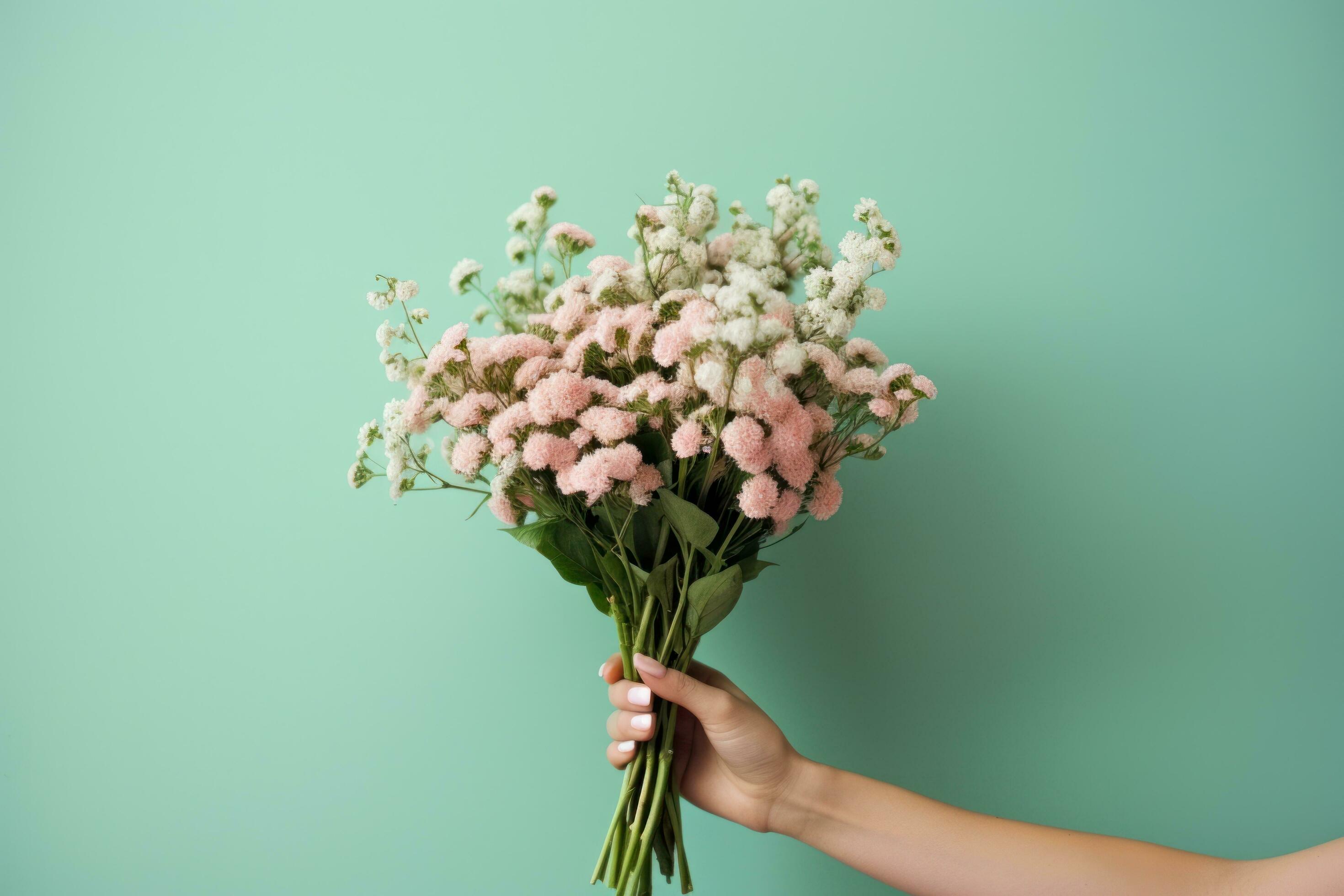 Woman holding flower bouquet Stock Free