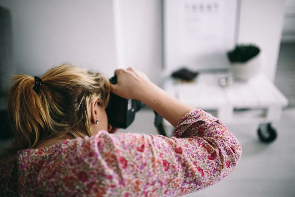 Woman in pink with her camera Stock Free