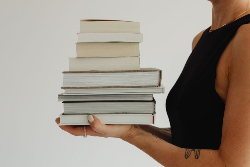 Woman in light-colored jeans with books Stock Free